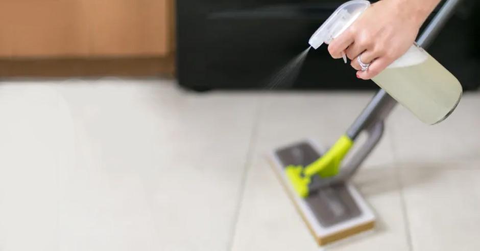 تمیز کردن کف خانه با سرکه؛ ادعا یا واقعیت؟