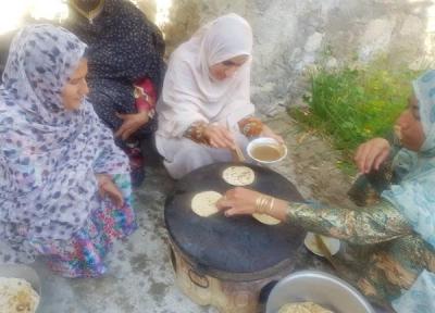 جشنواره پخت نان محلی در روستای رودبار شهرستان بستک برگزار گشت