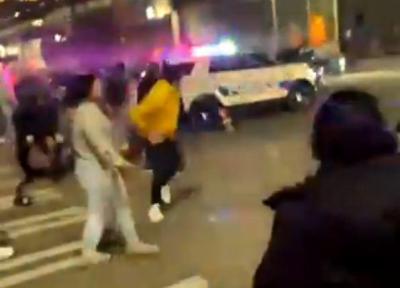 حمله وحشتناک پلیس آمریکا با خودرو به عابران پیاده