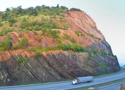 صخره های 350 میلیون ساله در جاده سایدلینگ ، آمریکا